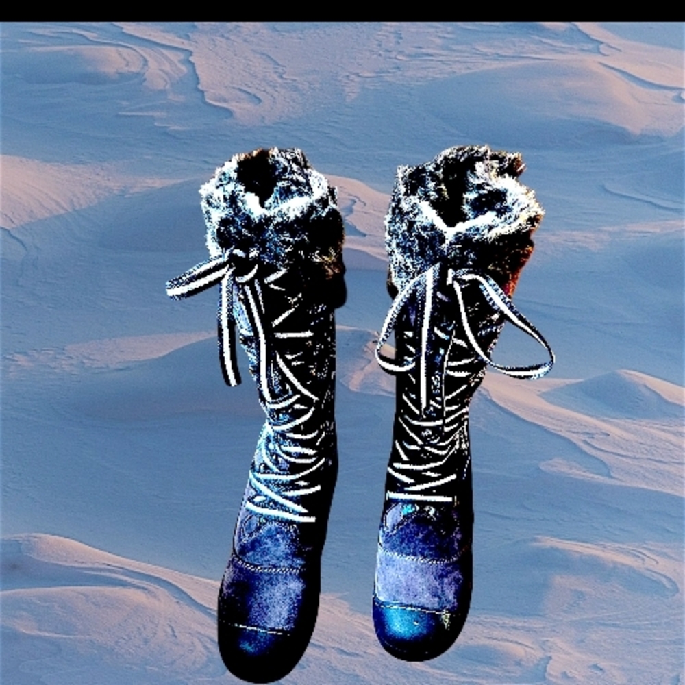 New Pair of MUK LUKS Gwen Tall Lace-up Snow Boots Sz 10 No Box